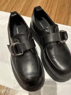 Charles & Keith バックル付きローファー ブラックのサムネイル