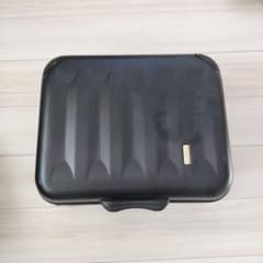 中型ブラックキャリーケースのサムネイル
