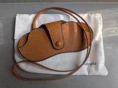 VALEXTRAショルダー付きメガネケースキャメル