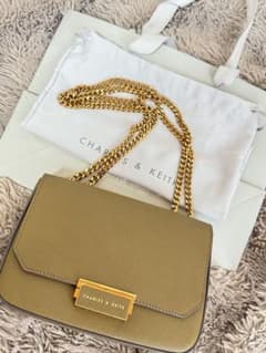 CHARLES & KEITH チェーンショルダーバッグ カーキ Sのサムネイル