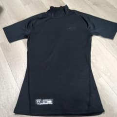 UNDER ARMOUR アンダーアーマー 半袖 アンダーシャツ ブラック SMのサムネイル