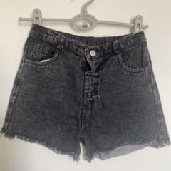 ブラック デニム ショートパンツのサムネイル