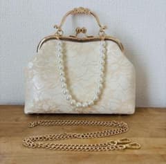 itk⭐︎様　美品　コールハーン　パーティバッグ　ショルダー　がま口　白 itk⭐︎様 美品 コールハーン パーティバッグ ショルダー がま口 白