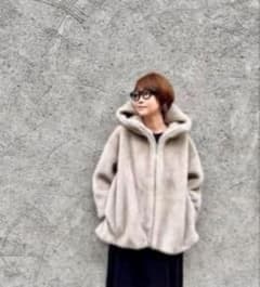 美品 state of mind ファーフーディブルゾン ベージュ 辺見えみり 