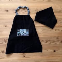 リバーシブル　キッズエプロン 三角巾 セット ハンドメイド　英字　ブラックのサムネイル
