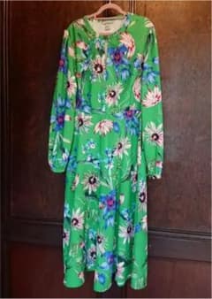 H&M 花柄ワンピースのサムネイル