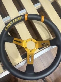 MOMO モモ DRIFTING 33パイ ドリフティング ステアリングのサムネイル