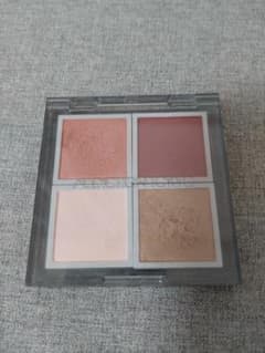 4色アイシャドウパレット ADDICTIONのサムネイル