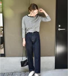 超美品！こだわりシルエットのデニムパンツ　ダークブルーのサムネイル