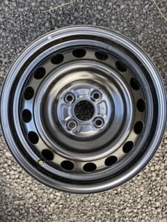 トヨタ　アクア純正 15インチスチールホイール4本ホイールキャップ付き新車外しのサムネイル