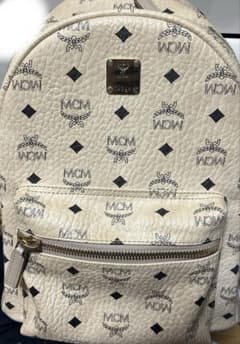 ま*か様 MCM スタッズ ロゴグラム レザー リュック ベージュ　バックパック ま*か様 MCM スタッズ ロゴグラム レザー リュック ベージュ バック