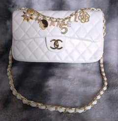 美品】CHANEL ノベルティホワイト ショルダーバッグ - メルカリ