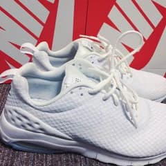 NIKE AIR MAX MOTION LW   美品です！のサムネイル