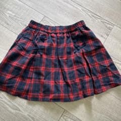 赤と黒のチェック柄スカートのサムネイル