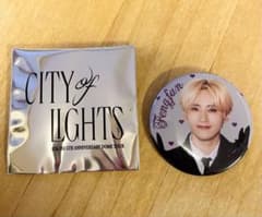 INIシュウフェンファン 缶バッジ CITY OF LIGHTSのサムネイル