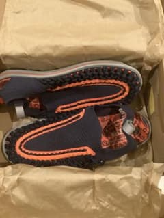 新品　KEEN UNEEK ORANGE サンダルのサムネイル