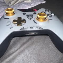 d*9様 Xbox One Limited Edition COD AW Golのサムネイル