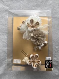 成人式 髪飾りのサムネイル