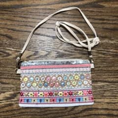 【美品】刺繍入りショルダーバックのサムネイル