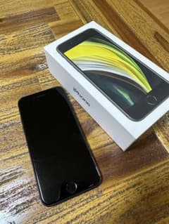 Mk-22様専用iPhoneSE 第2世代SE2 128GB 黒　BLACK本体のサムネイル