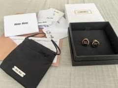miu miu エナメルメタル ピアスのサムネイル