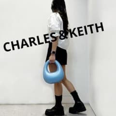 美品 CHARLES＆KEITH スカルプチャー トップハンドルムーンバッグ 