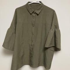 オリーブ色フリル袖半袖シャツのサムネイル