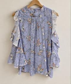 花柄 フリルブラウス オープンショルダーのサムネイル