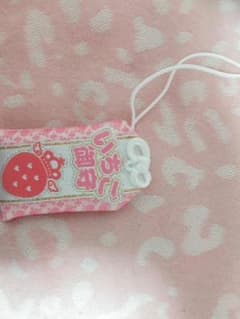 すとぷり さとみ いちご御守のサムネイル