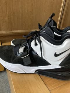 NIKE ナイキ エアフォース270 ブラックホワイト　28cmのサムネイル