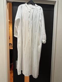 ホワイト バンドカラー ロングシャツのサムネイル