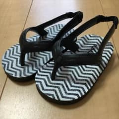 新品未使用 オールドネイビー ビーチサンダル 6-12monthsのサムネイル