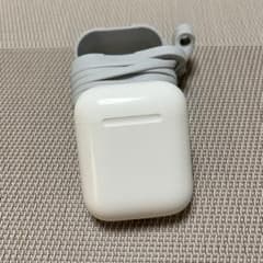 Apple AirPods 第2世代（シリコンケース付き)のサムネイル