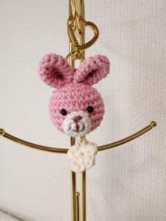 《即日発送✨》うさぎのあみぐるみ　キーホルダー　ピンクのサムネイル