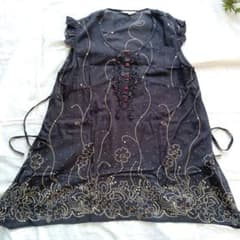 Non Mollare 黒 半袖チュニック 花柄刺繍のサムネイル