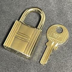 【美品】エルメス K24ゴールドメッキ パドロック カデナ リペア品 101番 極美品】エルメス K24ゴールドメッキ パドロック カデナ リペア品 101