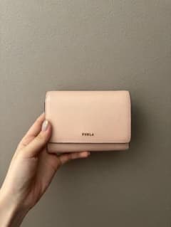 FURLA フルラ 二つ折り財布 淡いピンク コンパクト財布のサムネイル