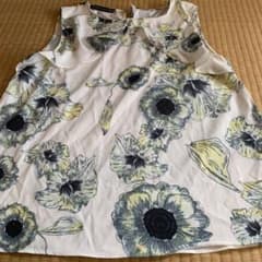 花柄 タンクトップ ノースリーブシャツのサムネイル
