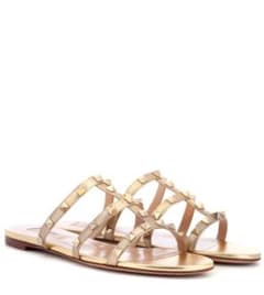 新品‼️Valentino ロックスタッズサンダルのサムネイル