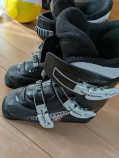 Salomon 子ども用スキー靴 黒のサムネイル