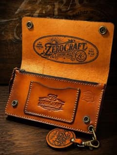 ZERO CRAFTロングトラッカーウォレット レタリング アンティークキャメルのサムネイル