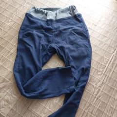 ズボン　おしりゆったり　140センチ　紺色のサムネイル