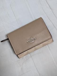 COACH ベージュ 三つ折り財布のサムネイル
