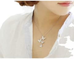 ネックレス　バタフライ　蝶々　パピヨン　シンプル　シルバー