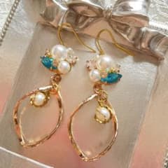 ビジューピアス(フックタイプ)orイヤリングのサムネイル