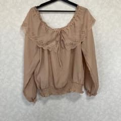 シ*☆様 ベージュ フリルオフショルダーブラウスのサムネイル