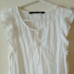 ZARA フリルトップスのサムネイル