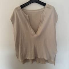 ベージュ ノースリーブ Tシャツ Mサイズのサムネイル