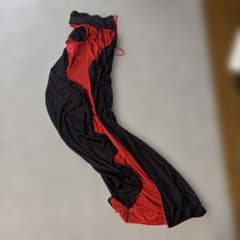 Thumbnail of 黒と赤のフード付きローブ コスプレ衣装マント