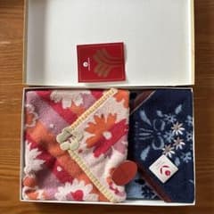 只今、お値下げ中❣️ハンカチセットのサムネイル